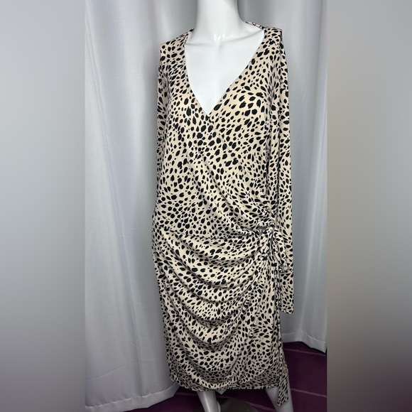 NWT Women's Long Sleeve Wrap Dress - Picture 4 of 10
